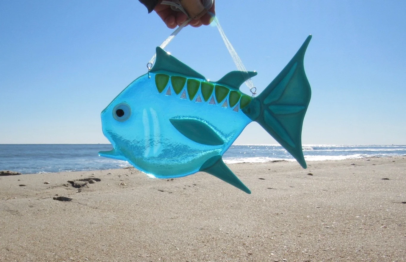 油絵 “Fish Catcher” Small Fused Glass Fish Lightcatcher - Jeffrey the Fish